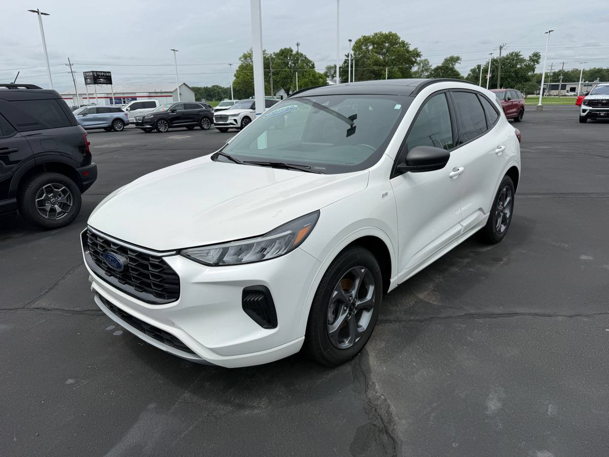 Used 2023 Ford Escape ST-Line w/ Tech Pack #1 AWD/4WD image 1