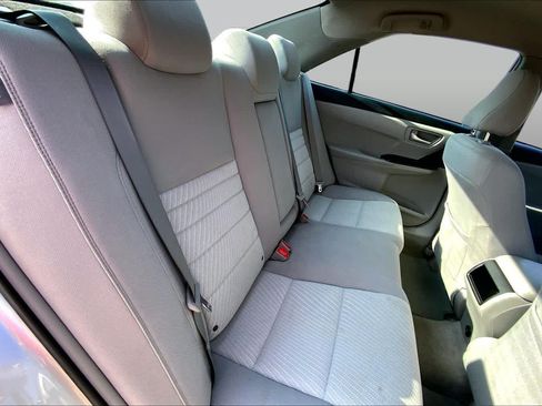 Used 2017 Toyota Camry LE FWD image 18
