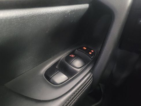 Used 2019 Nissan Rogue S FWD image 27