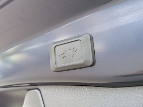 Used 2022 Toyota RAV4 XLE Premium image 31