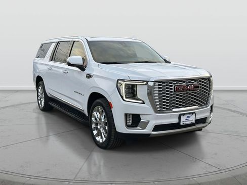 Used 2022 GMC Yukon XL Denali image 1