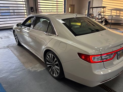 Used 2019 Lincoln Continental Select w/ Continental Climate Package FWD image 6