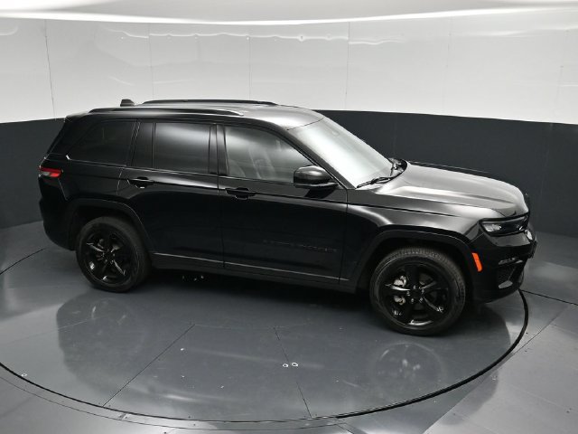 Used 2023 Jeep Grand Cherokee Limited w/ Black Appearance Package AWD/4WD image 51