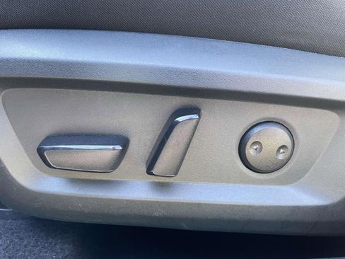 Used 2025 Nissan Rogue SV FWD image 16