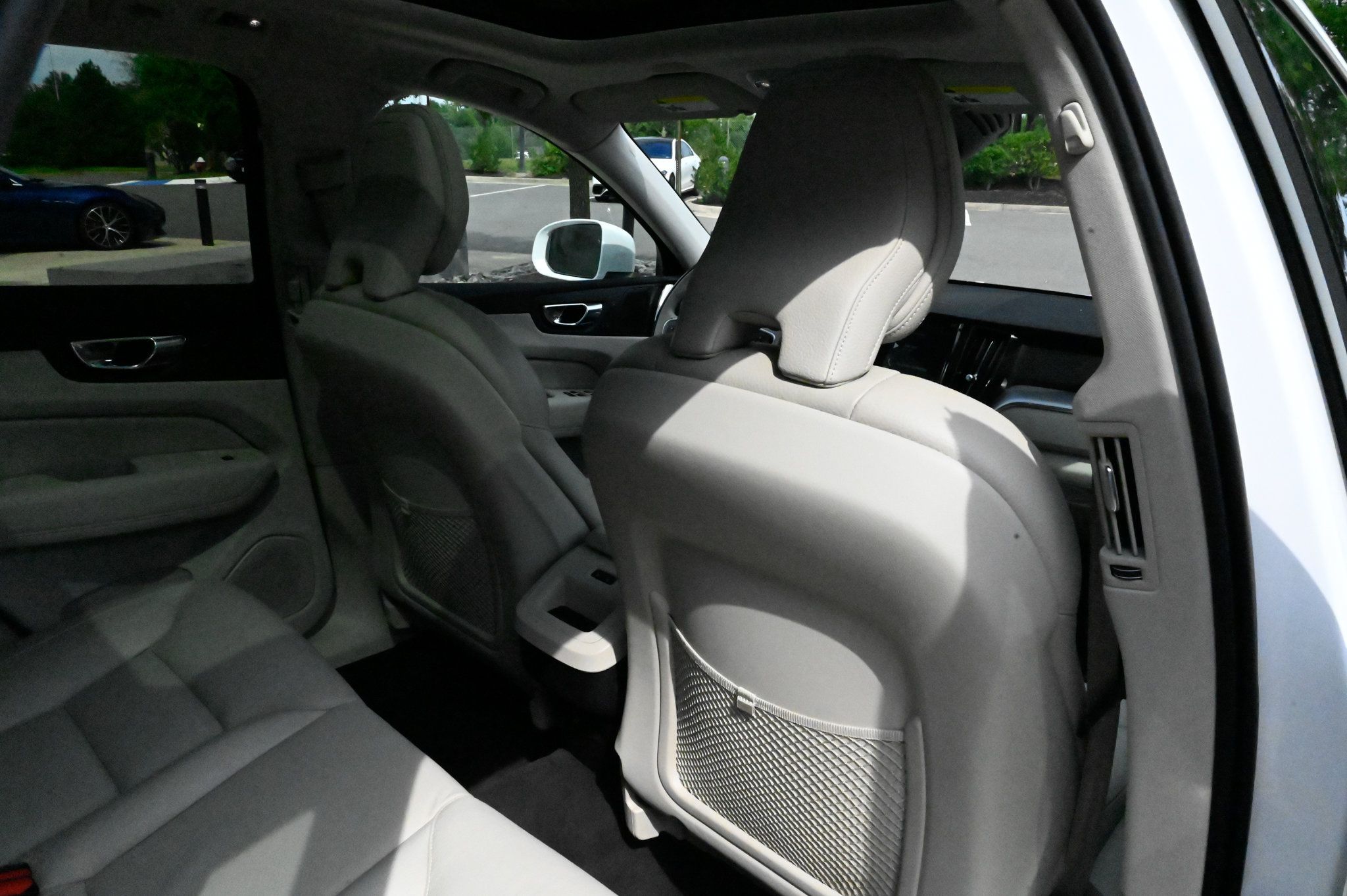 Used 2019 Volvo XC60 T5 Momentum w/ Multimedia Package AWD/4WD image 50