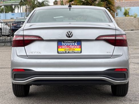 Used 2024 Volkswagen Jetta SE FWD image 5
