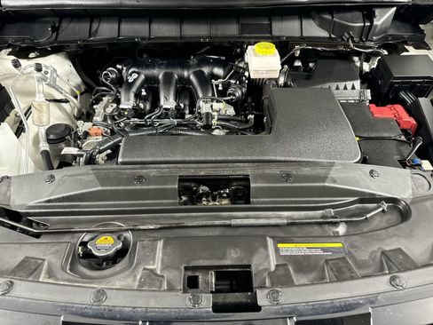 Certified 2025 Nissan Pathfinder SV image 29