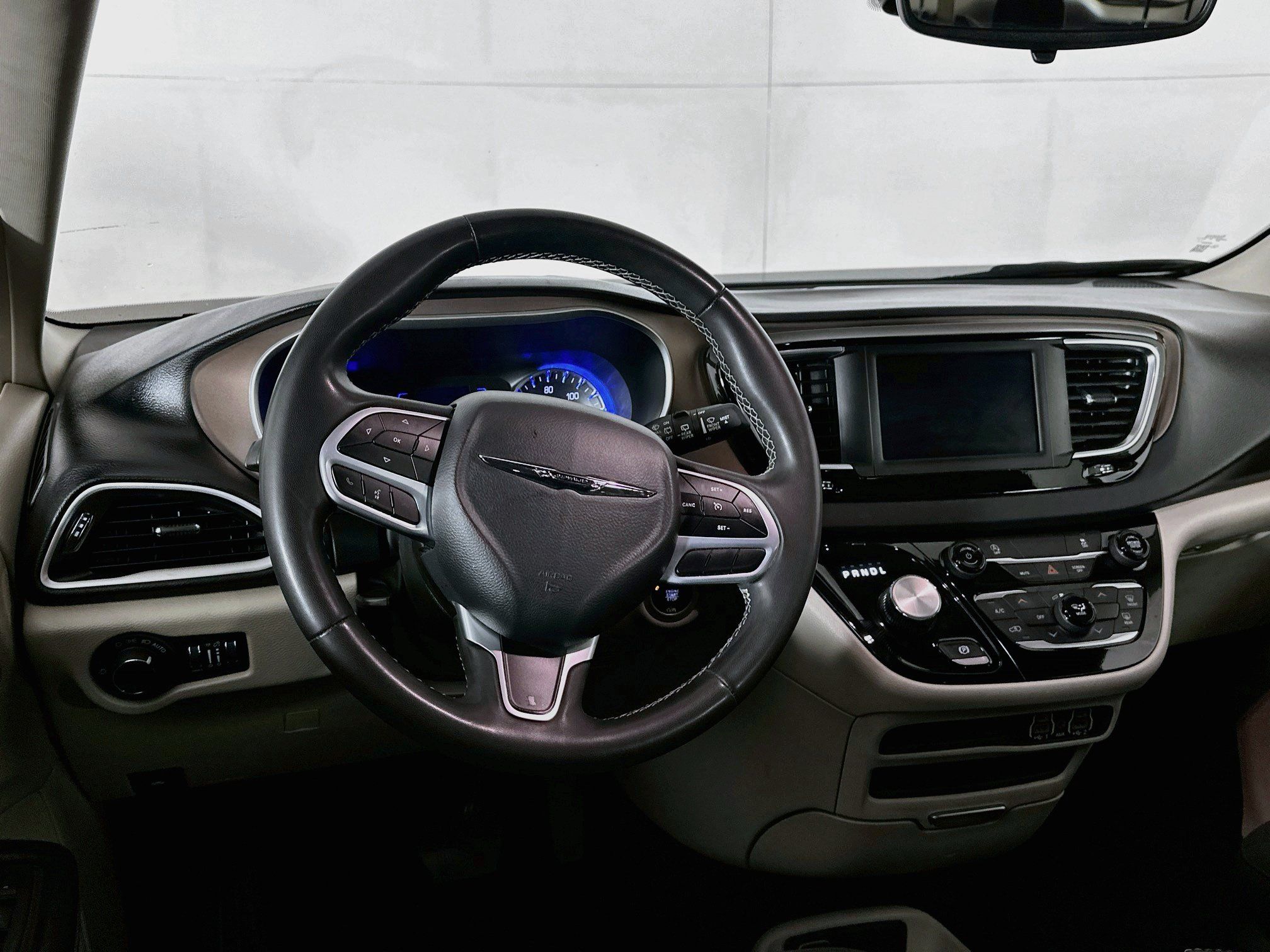 Used 2023 Chrysler Voyager LX FWD image 17