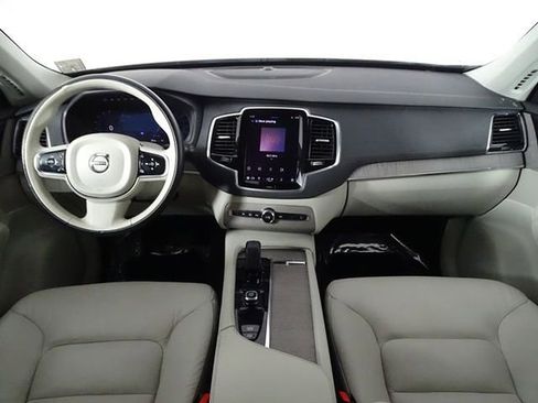 Used 2023 Volvo XC90 B6 Plus image 31