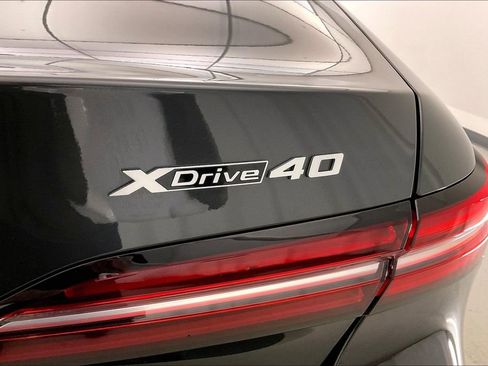 Used 2025 BMW i5 xDrive40 w/ Premium Package image 30