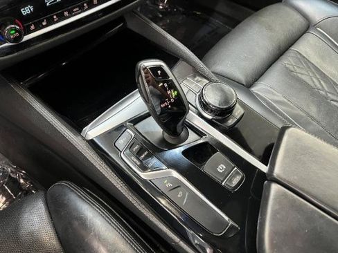 Used 2018 BMW M550i xDrive AWD/4WD image 17