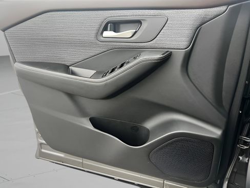 Used 2023 Nissan Rogue SV image 24