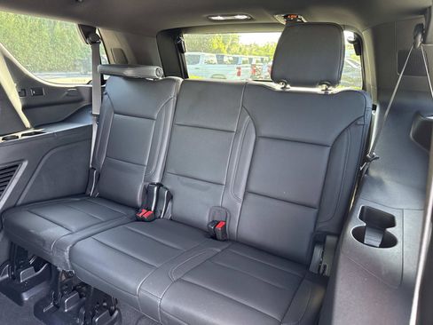 Used 2022 Chevrolet Tahoe Z71 w/ Luxury Package AWD/4WD image 12