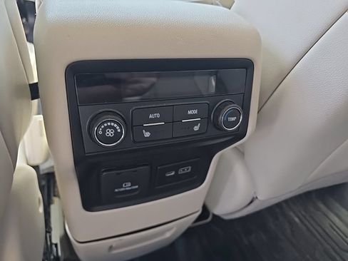 Used 2022 GMC Acadia Denali w/ GMC Pro Grade Package AWD/4WD image 11