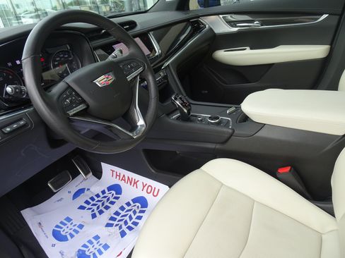 Used 2023 Cadillac XT6 Sport w/ Technology Package AWD/4WD image 13