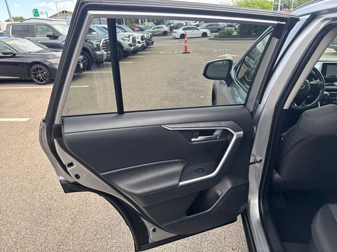 Used 2025 Toyota RAV4 XLE AWD/4WD image 37