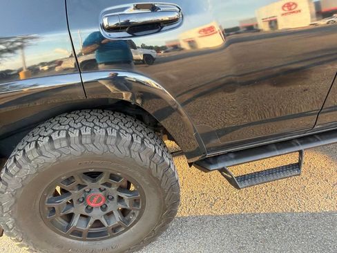 Used 2022 Toyota 4Runner TRD Off-Road Premium w/ TRD Black Wheel Package (TMS) AWD/4WD image 15