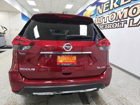 Used 2018 Nissan Rogue SL w/ Premium Package image 6