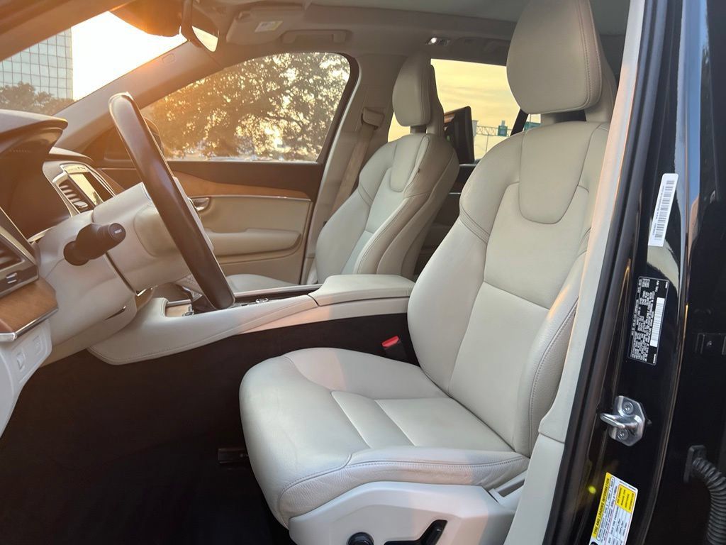 Used 2021 Volvo XC90 T6 Momentum w/ Climate Package AWD/4WD image 12