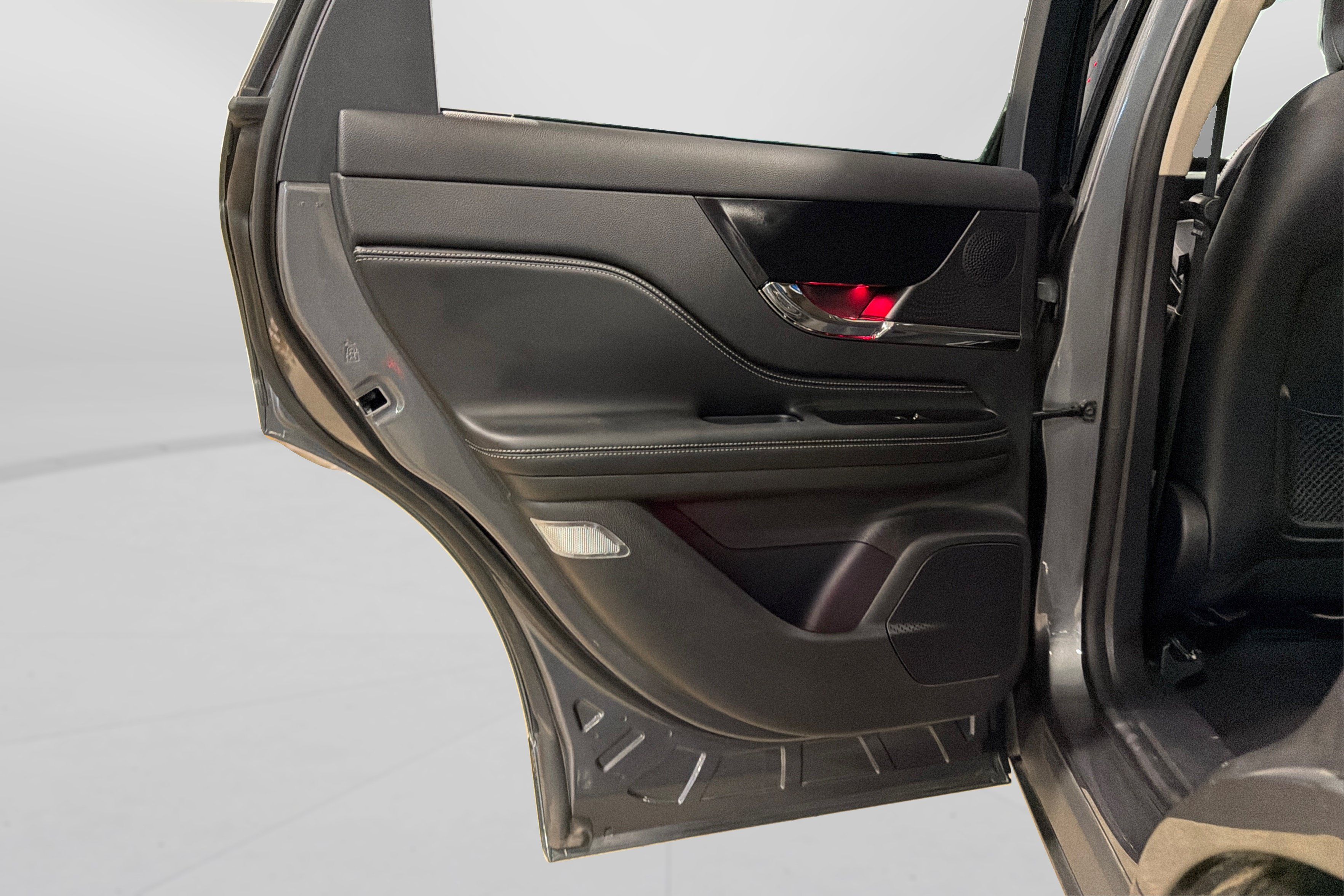 Used 2023 Lincoln Corsair AWD w/ Equipment Group 101A image 36