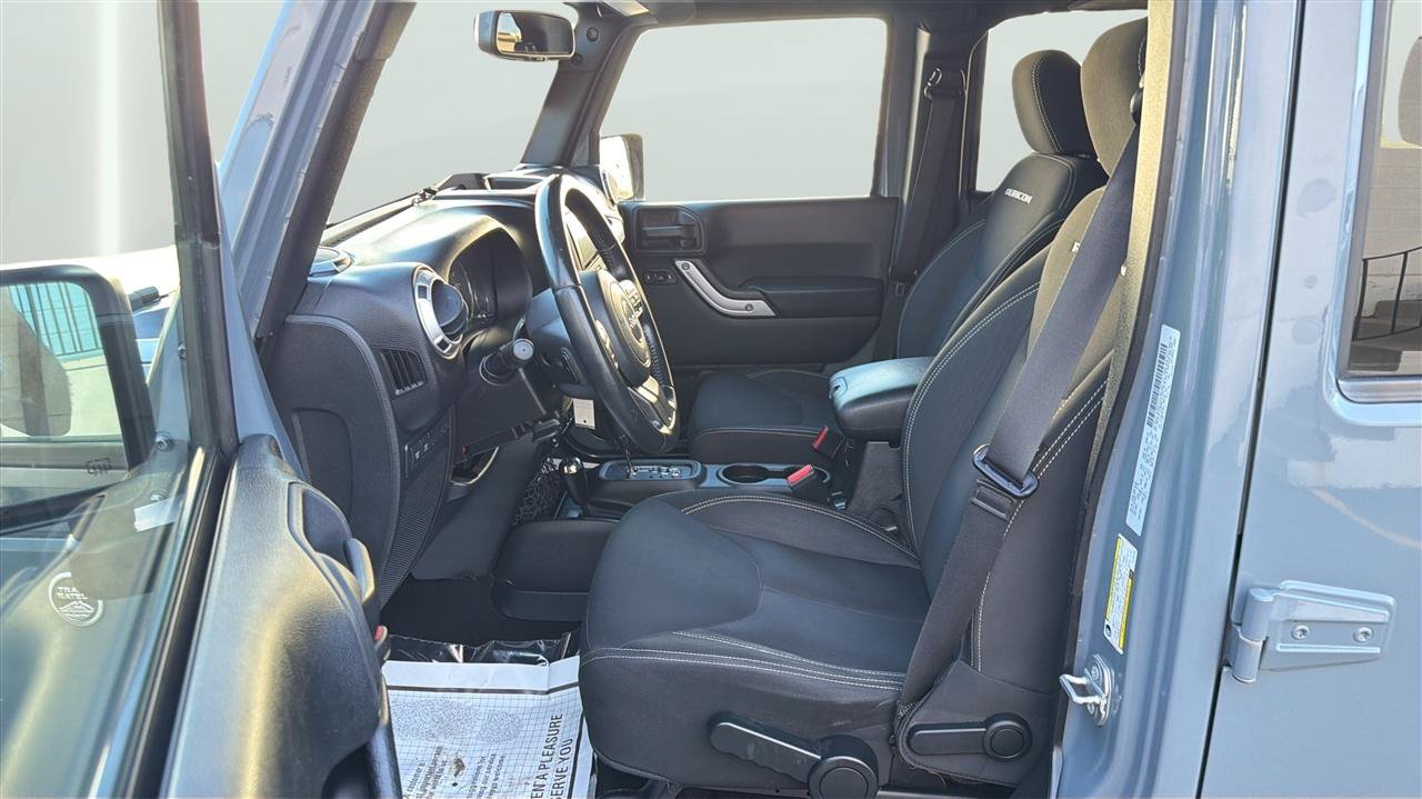 Used 2015 Jeep Wrangler Unlimited Rubicon AWD/4WD image 11