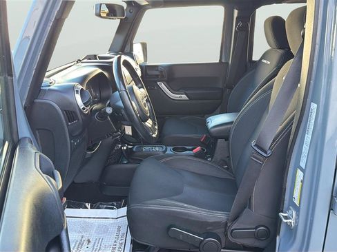 Used 2015 Jeep Wrangler Unlimited Rubicon image 11