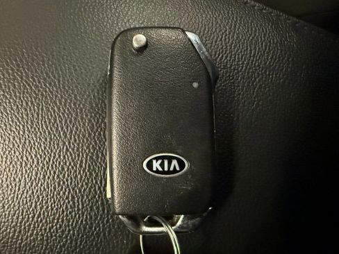 Used 2020 Kia Soul LX FWD image 16