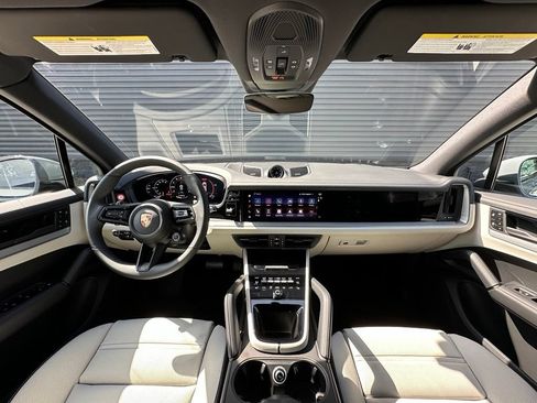 Used 2026 Porsche Cayenne E-Hybrid AWD/4WD image 6