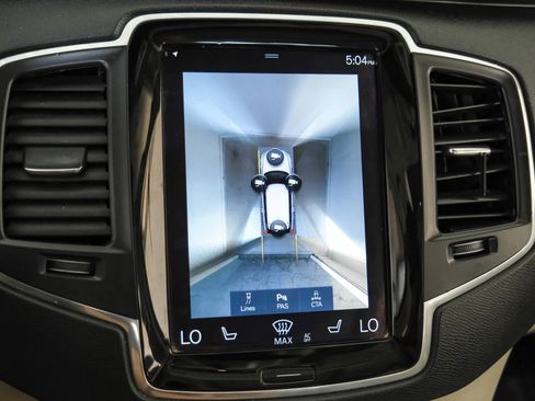 Used 2017 Volvo XC90 T6 Momentum w/ Vision Package image 23