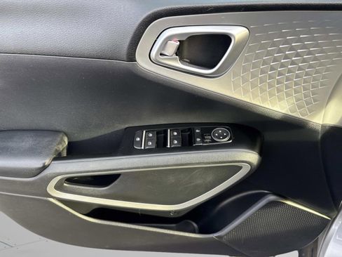 Used 2020 Kia Soul LX image 23