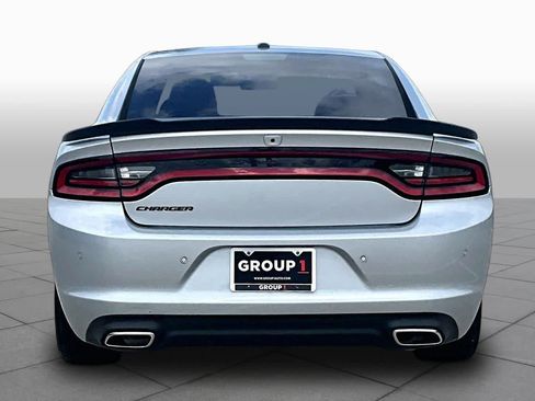 Used 2022 Dodge Charger SXT w/ Blacktop Package RWD image 4