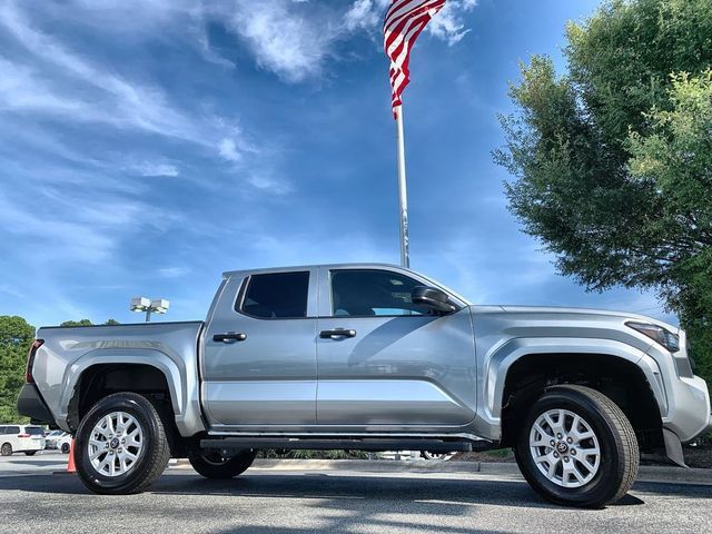 Used 2025 Toyota Tacoma SR w/ SR Upgrade Package AWD/4WD image 9