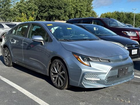 Used 2022 Toyota Corolla SE FWD image 2