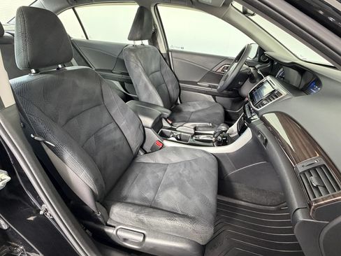 Used 2017 Honda Accord EX image 30