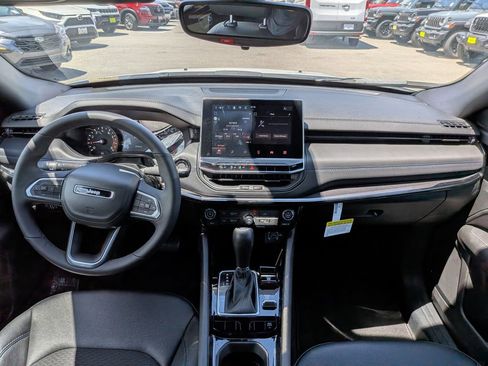 Used 2026 Jeep Compass Latitude AWD/4WD image 17