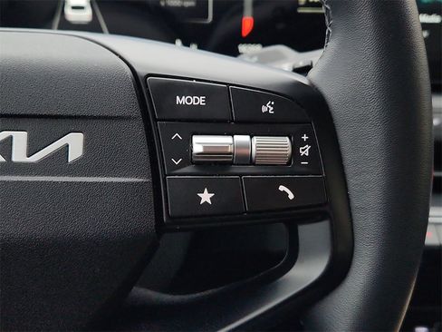 Used 2025 Kia K4 EX image 24