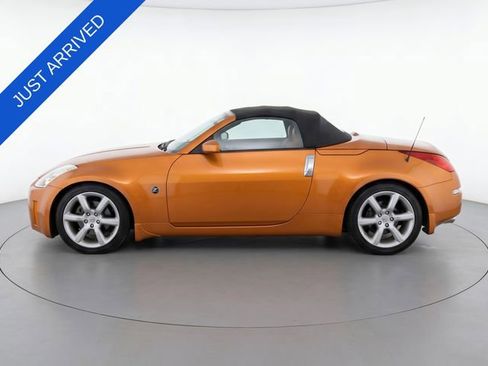 Used 2005 Nissan 350Z Touring RWD image 3