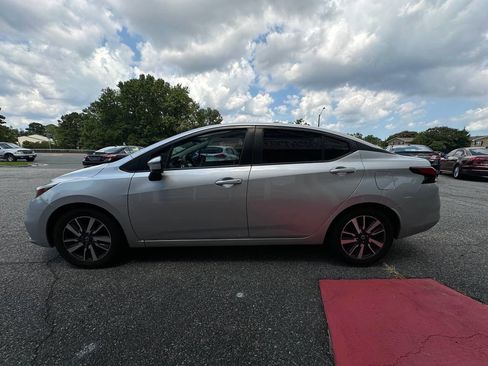 Used 2021 Nissan Versa SV image 7