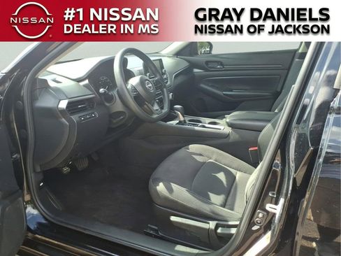 Used 2024 Nissan Altima 2.5 S FWD image 24