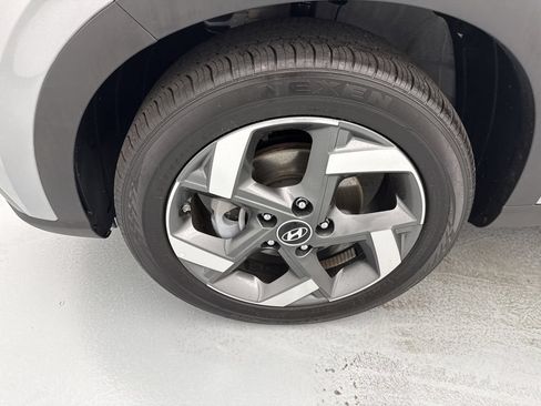 Used 2025 Hyundai Venue SEL FWD image 4