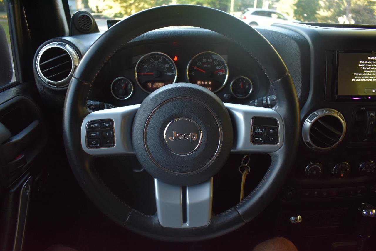 Used 2013 Jeep Wrangler Unlimited Rubicon AWD/4WD image 27