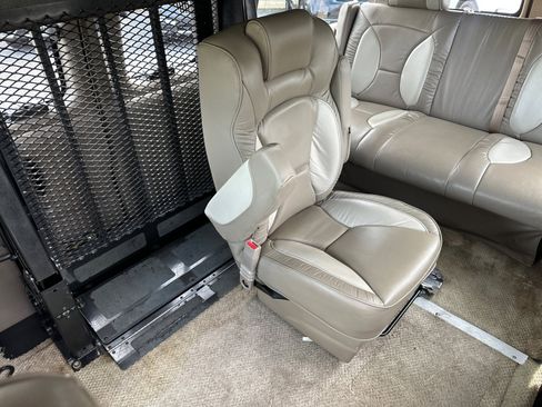 Used 2008 Chevrolet Express 1500 w/ Preferred Equipment Group RWD image 32