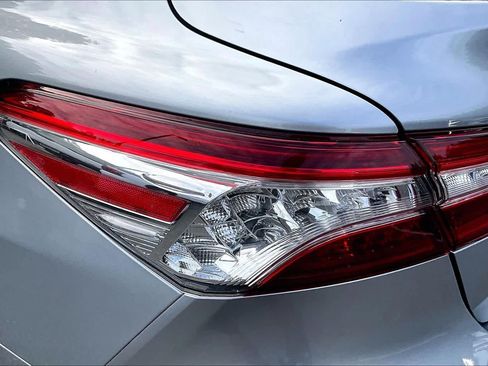 Certified 2018 Toyota Camry XLE FWD image 26