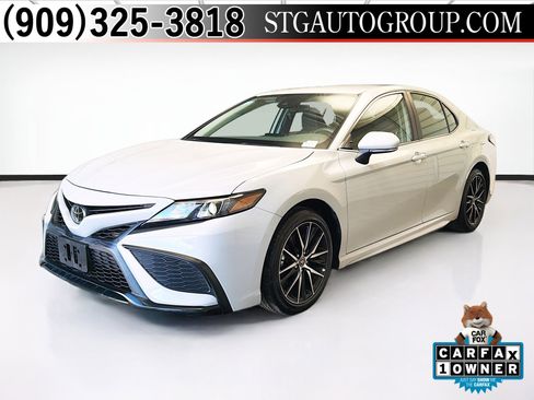 Used 2024 Toyota Camry SE image 1