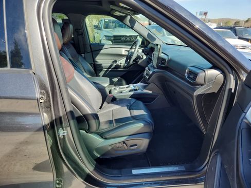 Used 2020 Ford Explorer Platinum w/ Premium Technology Package image 20
