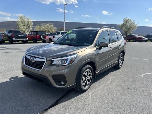Used 2020 Subaru Forester Premium AWD/4WD image 3