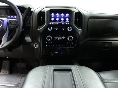Used 2022 GMC Sierra 3500 Denali w/ Denali Ultimate Package AWD/4WD image 18