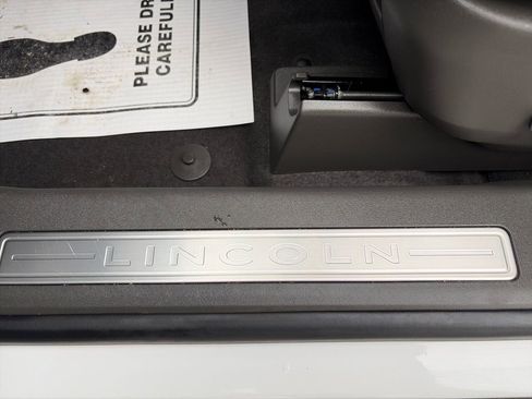Used 2025 Lincoln Nautilus Premier image 21