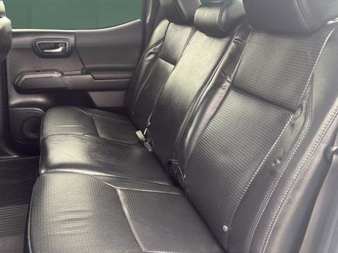 Used 2019 Toyota Tacoma TRD Off-Road image 14