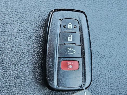 Used 2021 Toyota Highlander XLE image 36